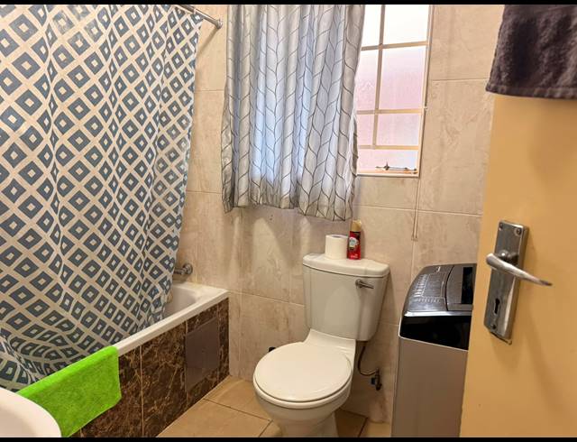2 BEDROOM APARTMENT FOR SALE IN WATERVAL EAST